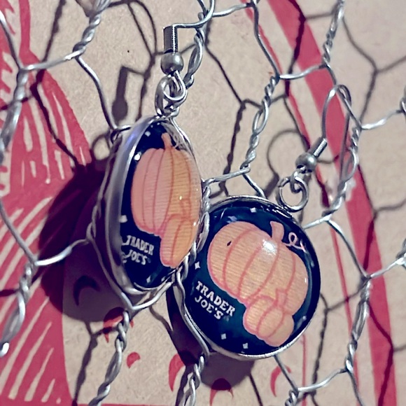 Trader Joe’s earrings 20mm orange, pumpkin, dark background - Picture 2 of 2